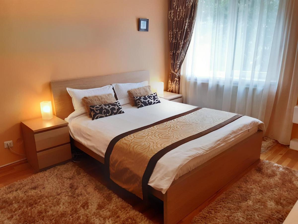 Apartament Central เปียตราเนียมซ์ ภายนอก รูปภาพ
